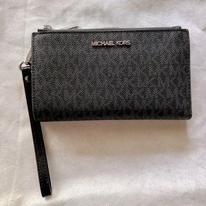 Michael Kors Signature Logo Jet Set Double Zip Wristlet w/Silver Hardware